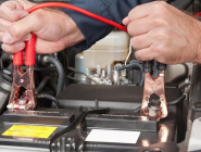 Cách xử lý khi ô tô hết điện ắc quy, tài mới nên biết